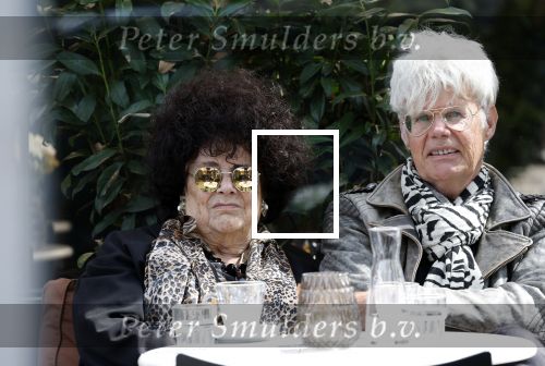 Laren 3 augustus 2025
Ad Visser met zijn vrouw op terras in het centrum van Laren .