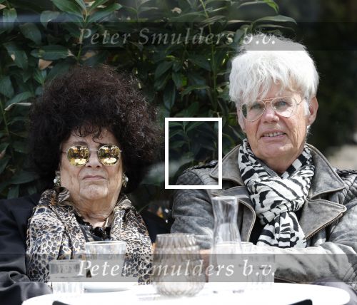 Laren 3 augustus 2025
Ad Visser met zijn vrouw op terras in het centrum van Laren .