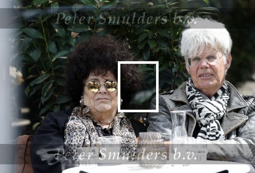 Laren 3 augustus 2025
Ad Visser met zijn vrouw op terras in het centrum van Laren .