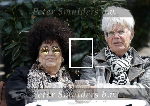 Laren 3 augustus 2025
Ad Visser met zijn vrouw op terras in het centrum van Laren .