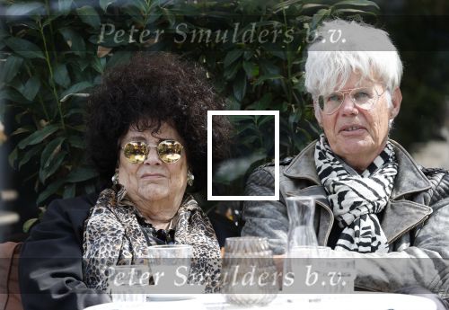 Laren 3 augustus 2025
Ad Visser met zijn vrouw op terras in het centrum van Laren .