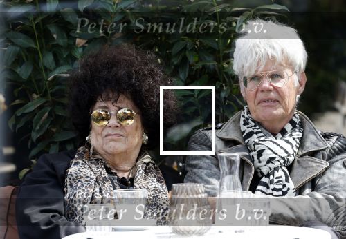 Laren 3 augustus 2025
Ad Visser met zijn vrouw op terras in het centrum van Laren .