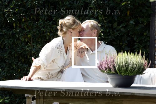 Almere 21 augustus 2025
Berdien Stenberg met haar man Pieter Kleve in de tuin van hun huis .