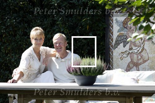 Almere 21 augustus 2025
Berdien Stenberg met haar man Pieter Kleve in de tuin van hun huis .