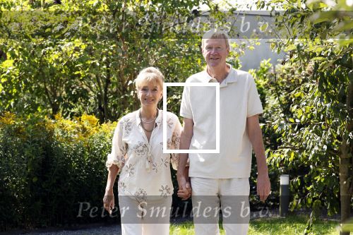 Almere 21 augustus 2025
Berdien Stenberg met haar man Pieter Kleve in de tuin van hun huis .