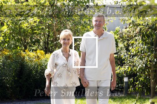 Almere 21 augustus 2025
Berdien Stenberg met haar man Pieter Kleve in de tuin van hun huis .