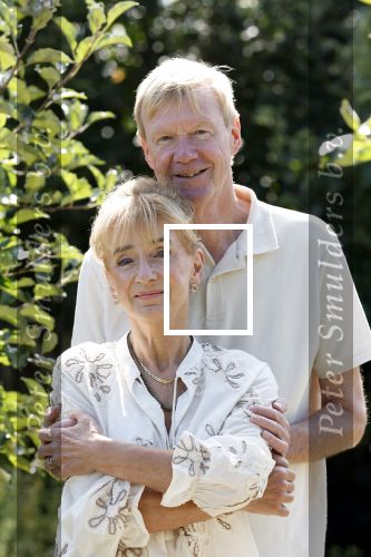 Almere 21 augustus 2025
Berdien Stenberg met haar man Pieter Kleve in de tuin van hun huis .