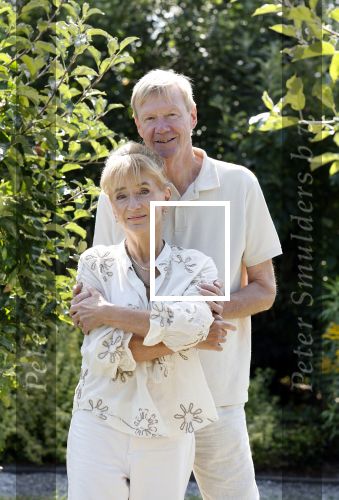 Almere 21 augustus 2025
Berdien Stenberg met haar man Pieter Kleve in de tuin van hun huis .
