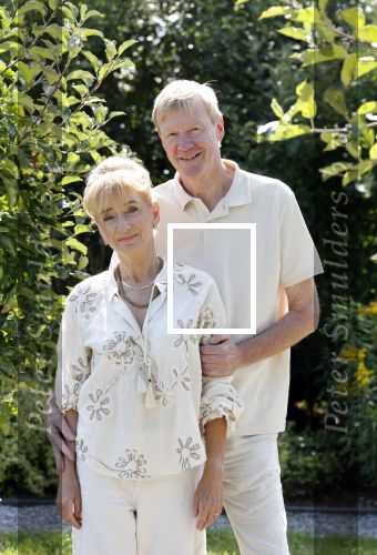 Almere 21 augustus 2025
Berdien Stenberg met haar man Pieter Kleve in de tuin van hun huis .