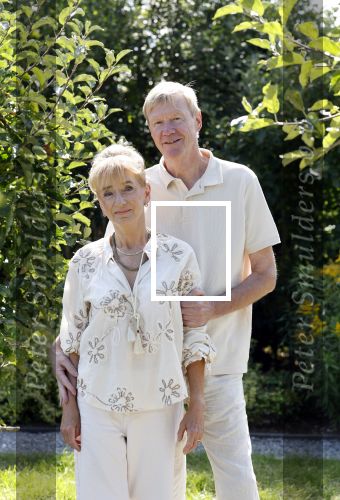 Almere 21 augustus 2025
Berdien Stenberg met haar man Pieter Kleve in de tuin van hun huis .