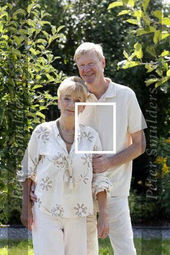 Almere 21 augustus 2025
Berdien Stenberg met haar man Pieter Kleve in de tuin van hun huis .