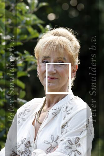 Almere 21 augustus 2025
Berdien Stenberg met haar man Pieter Kleve in de tuin van hun huis .