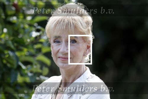 Almere 21 augustus 2025
Berdien Stenberg met haar man Pieter Kleve in de tuin van hun huis .