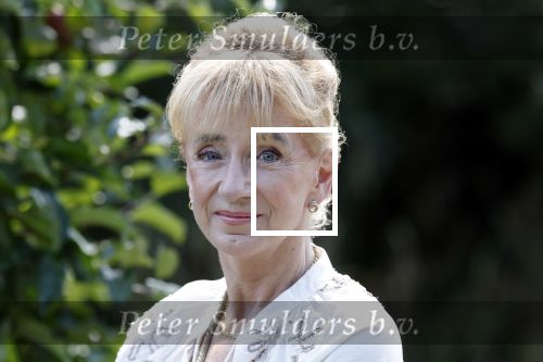 Almere 21 augustus 2025
Berdien Stenberg met haar man Pieter Kleve in de tuin van hun huis .