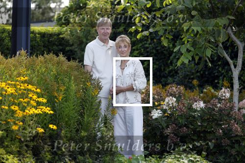 Almere 21 augustus 2025
Berdien Stenberg met haar man Pieter Kleve in de tuin van hun huis .