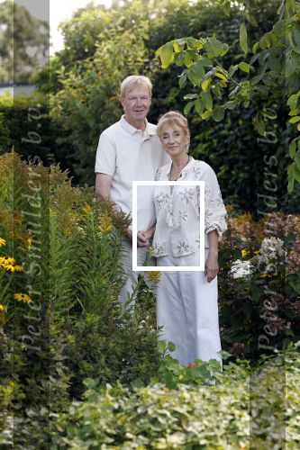 Almere 21 augustus 2025
Berdien Stenberg met haar man Pieter Kleve in de tuin van hun huis .