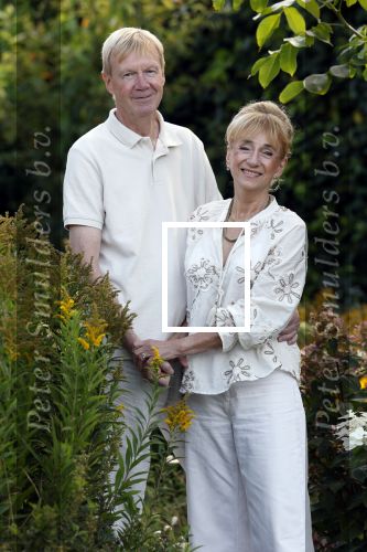 Almere 21 augustus 2025
Berdien Stenberg met haar man Pieter Kleve in de tuin van hun huis .