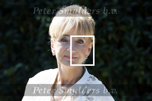 Almere 21 augustus 2025
Berdien Stenberg met haar man Pieter Kleve in de tuin van hun huis .