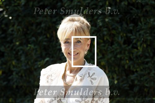 Almere 21 augustus 2025
Berdien Stenberg met haar man Pieter Kleve in de tuin van hun huis .