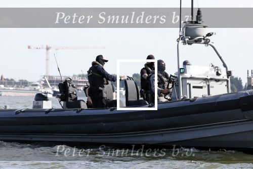 Amsterdam 20 augustus 2025
Koning Willem Alexander Prinses Mabel en (prinses Luana ) Gravin Luana op de groene Draeck tijdens de eerste dag van Sail Amsterdam . Er vaart ongelofelijk veel beveiliging Politie in boten op jet skis en een speciaal beveiligingsteam van de Marechaussee BSB ( Brigade Speciale Beveiligingsopdrachten ) mee met de groene Draeck