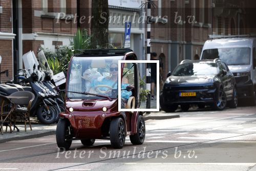 Amsterdam 13 augustus 2025
Connie Witteman doet boodschappen in haar Biro karretje in Amsterdam zuid