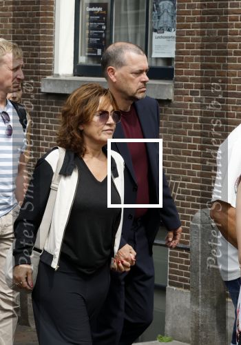 Amsterdam 7 augustus 2025
Herdenkingsdienst Derk Sauer in de westerkerk . Dione de Graaff met partner Nando Boers