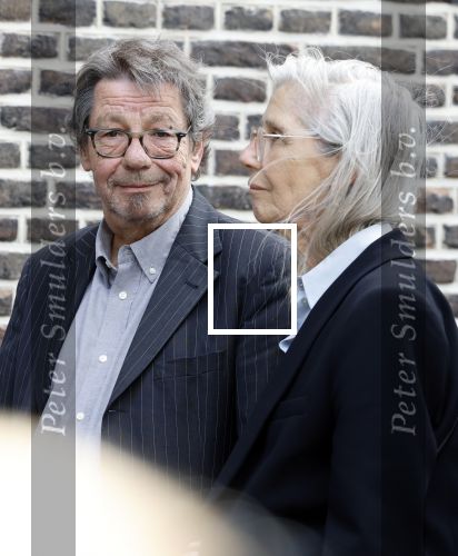 Amsterdam 7 augustus 2025
Herdenkingsdienst Derk Sauer in de westerkerk .  Frans Lomans met partner