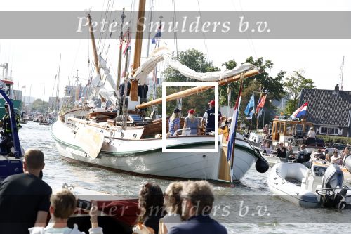 Amsterdam 20 augustus 2025
Koning Willem Alexander Prinses Mabel en (prinses Luana ) Gravin Luana op de groene Draeck tijdens de eerste dag van Sail Amsterdam . Er vaart ongelofelijk veel beveiliging Politie in boten op jet skis en een speciaal beveiligingsteam van de Marechaussee BSB ( Brigade Speciale Beveiligingsopdrachten ) mee met de groene Draeck