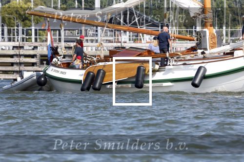 Amsterdam 20 augustus 2025
Koning Willem Alexander Prinses Mabel en (prinses Luana ) Gravin Luana op de groene Draeck tijdens de eerste dag van Sail Amsterdam . Er vaart ongelofelijk veel beveiliging Politie in boten op jet skis en een speciaal beveiligingsteam van de Marechaussee BSB ( Brigade Speciale Beveiligingsopdrachten ) mee met de groene Draeck