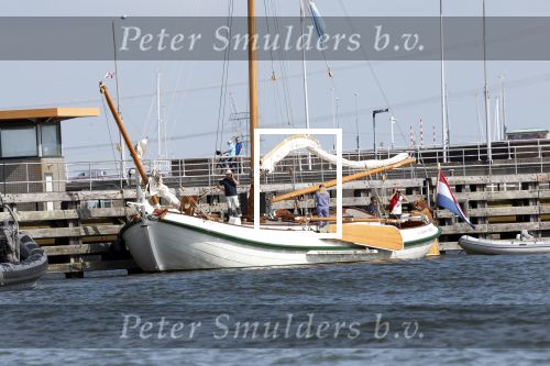 Amsterdam 20 augustus 2025
Koning Willem Alexander Prinses Mabel en (prinses Luana ) Gravin Luana op de groene Draeck tijdens de eerste dag van Sail Amsterdam . Er vaart ongelofelijk veel beveiliging Politie in boten op jet skis en een speciaal beveiligingsteam van de Marechaussee BSB ( Brigade Speciale Beveiligingsopdrachten ) mee met de groene Draeck