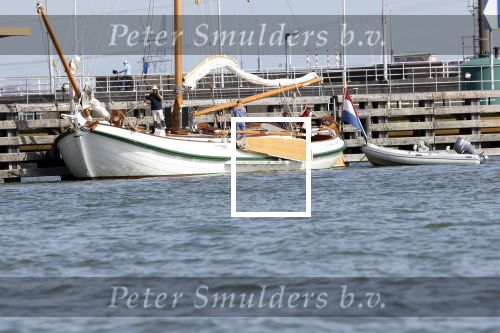 Amsterdam 20 augustus 2025
Koning Willem Alexander Prinses Mabel en (prinses Luana ) Gravin Luana op de groene Draeck tijdens de eerste dag van Sail Amsterdam . Er vaart ongelofelijk veel beveiliging Politie in boten op jet skis en een speciaal beveiligingsteam van de Marechaussee BSB ( Brigade Speciale Beveiligingsopdrachten ) mee met de groene Draeck