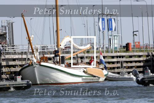 Amsterdam 20 augustus 2025
Koning Willem Alexander Prinses Mabel en (prinses Luana ) Gravin Luana op de groene Draeck tijdens de eerste dag van Sail Amsterdam . Er vaart ongelofelijk veel beveiliging Politie in boten op jet skis en een speciaal beveiligingsteam van de Marechaussee BSB ( Brigade Speciale Beveiligingsopdrachten ) mee met de groene Draeck