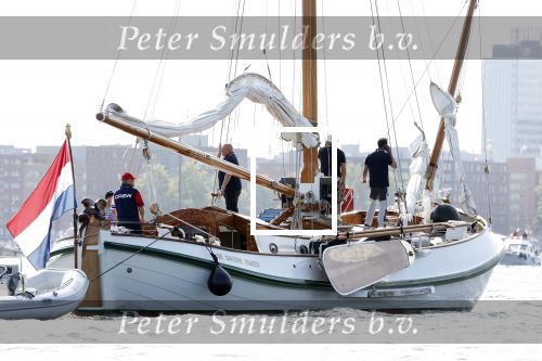 Amsterdam 20 augustus 2025
Koning Willem Alexander Prinses Mabel en (prinses Luana ) Gravin Luana op de groene Draeck tijdens de eerste dag van Sail Amsterdam . Er vaart ongelofelijk veel beveiliging Politie in boten op jet skis en een speciaal beveiligingsteam van de Marechaussee BSB ( Brigade Speciale Beveiligingsopdrachten ) mee met de groene Draeck