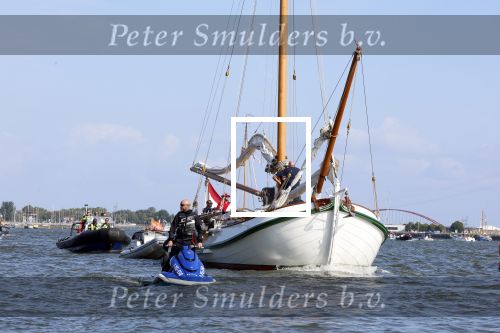 Amsterdam 20 augustus 2025
Koning Willem Alexander Prinses Mabel en (prinses Luana ) Gravin Luana op de groene Draeck tijdens de eerste dag van Sail Amsterdam . Er vaart ongelofelijk veel beveiliging Politie in boten op jet skis en een speciaal beveiligingsteam van de Marechaussee BSB ( Brigade Speciale Beveiligingsopdrachten ) mee met de groene Draeck