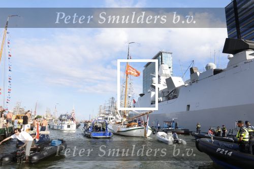 Amsterdam 20 augustus 2025
Koning Willem Alexander Prinses Mabel en (prinses Luana ) Gravin Luana op de groene Draeck tijdens de eerste dag van Sail Amsterdam . Er vaart ongelofelijk veel beveiliging Politie in boten op jet skis en een speciaal beveiligingsteam van de Marechaussee BSB ( Brigade Speciale Beveiligingsopdrachten ) mee met de groene Draeck