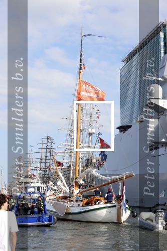 Amsterdam 20 augustus 2025
Koning Willem Alexander Prinses Mabel en (prinses Luana ) Gravin Luana op de groene Draeck tijdens de eerste dag van Sail Amsterdam . Er vaart ongelofelijk veel beveiliging Politie in boten op jet skis en een speciaal beveiligingsteam van de Marechaussee BSB ( Brigade Speciale Beveiligingsopdrachten ) mee met de groene Draeck