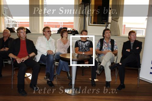 Haarlem 6 juni 2007
Uitreiking boek Bzn door Hennie Huisman. Carola Smit en Jan Keizer zijn aanwezig.
Peter Smulders bv