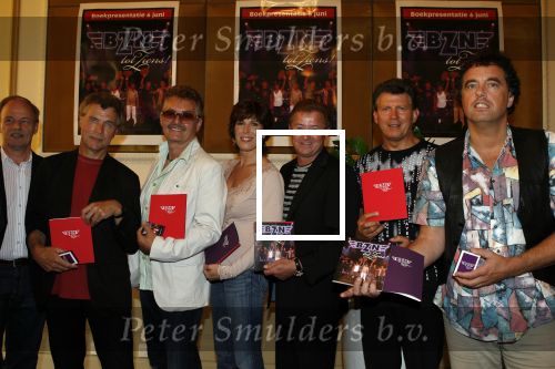 Haarlem 6 juni 2007
Uitreiking boek Bzn door Hennie Huisman. Carola Smit en Jan Keizer zijn aanwezig.
Peter Smulders bv