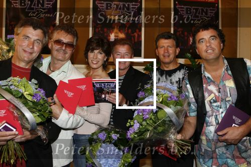 Haarlem 6 juni 2007
Uitreiking boek Bzn door Hennie Huisman. Carola Smit en Jan Keizer zijn aanwezig.
Peter Smulders bv