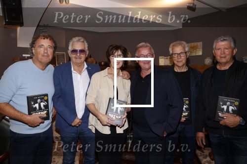 Volendam 12 oktober 2021
Boekpresentatie Jan Keizer bij Hotel Spaander in Volendam . Alle oude bendleden van BZN zijn aanwezig zoals Annie Schilder Carola Smit Jan Tuijp Jack Veerman Thomas Tol Dick Plat en John Meijer