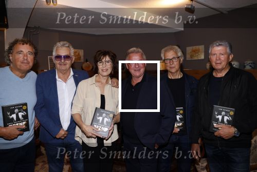 Volendam 12 oktober 2021
Boekpresentatie Jan Keizer bij Hotel Spaander in Volendam . Alle oude bendleden van BZN zijn aanwezig zoals Annie Schilder Carola Smit Jan Tuijp Jack Veerman Thomas Tol Dick Plat en John Meijer