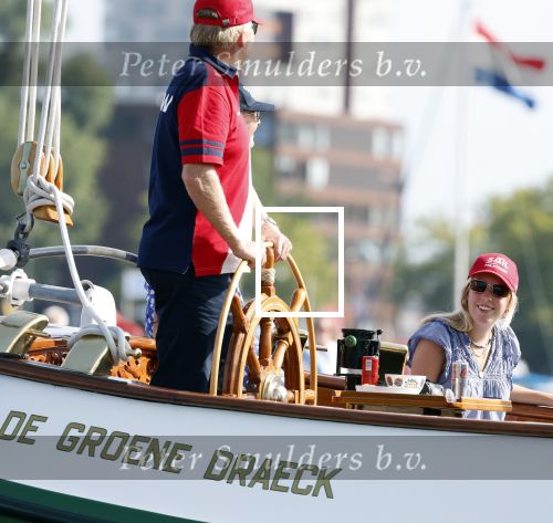 Amsterdam 20 augustus 2025
Koning Willem Alexander Prinses Mabel en (prinses Luana ) Gravin Luana op de groene Draeck tijdens de eerste dag van Sail Amsterdam . Er vaart ongelofelijk veel beveiliging Politie in boten op jet skis en een speciaal beveiligingsteam van de Marechaussee BSB ( Brigade Speciale Beveiligingsopdrachten ) mee met de groene Draeck