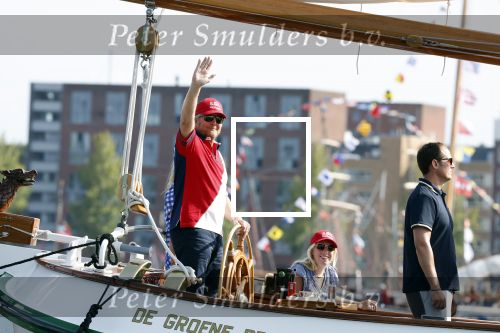 Amsterdam 20 augustus 2025
Koning Willem Alexander Prinses Mabel en (prinses Luana ) Gravin Luana op de groene Draeck tijdens de eerste dag van Sail Amsterdam . Er vaart ongelofelijk veel beveiliging Politie in boten op jet skis en een speciaal beveiligingsteam van de Marechaussee BSB ( Brigade Speciale Beveiligingsopdrachten ) mee met de groene Draeck