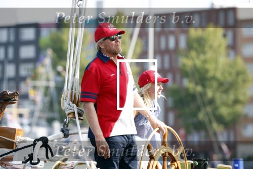 Amsterdam 20 augustus 2025
Koning Willem Alexander Prinses Mabel en (prinses Luana ) Gravin Luana op de groene Draeck tijdens de eerste dag van Sail Amsterdam . Er vaart ongelofelijk veel beveiliging Politie in boten op jet skis en een speciaal beveiligingsteam van de Marechaussee BSB ( Brigade Speciale Beveiligingsopdrachten ) mee met de groene Draeck