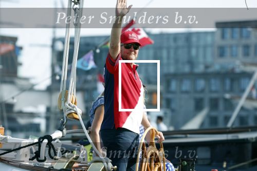 Amsterdam 20 augustus 2025
Koning Willem Alexander Prinses Mabel en (prinses Luana ) Gravin Luana op de groene Draeck tijdens de eerste dag van Sail Amsterdam . Er vaart ongelofelijk veel beveiliging Politie in boten op jet skis en een speciaal beveiligingsteam van de Marechaussee BSB ( Brigade Speciale Beveiligingsopdrachten ) mee met de groene Draeck