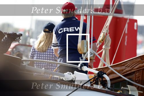 Amsterdam 20 augustus 2025
Koning Willem Alexander Prinses Mabel en (prinses Luana ) Gravin Luana op de groene Draeck tijdens de eerste dag van Sail Amsterdam . Er vaart ongelofelijk veel beveiliging Politie in boten op jet skis en een speciaal beveiligingsteam van de Marechaussee BSB ( Brigade Speciale Beveiligingsopdrachten ) mee met de groene Draeck