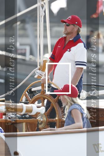 Amsterdam 20 augustus 2025
Koning Willem Alexander Prinses Mabel en (prinses Luana ) Gravin Luana op de groene Draeck tijdens de eerste dag van Sail Amsterdam . Er vaart ongelofelijk veel beveiliging Politie in boten op jet skis en een speciaal beveiligingsteam van de Marechaussee BSB ( Brigade Speciale Beveiligingsopdrachten ) mee met de groene Draeck
