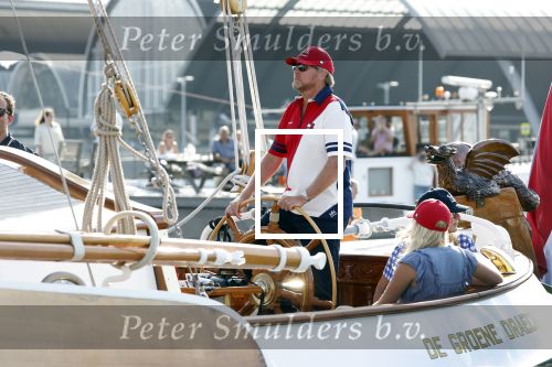 Amsterdam 20 augustus 2025
Koning Willem Alexander Prinses Mabel en (prinses Luana ) Gravin Luana op de groene Draeck tijdens de eerste dag van Sail Amsterdam . Er vaart ongelofelijk veel beveiliging Politie in boten op jet skis en een speciaal beveiligingsteam van de Marechaussee BSB ( Brigade Speciale Beveiligingsopdrachten ) mee met de groene Draeck