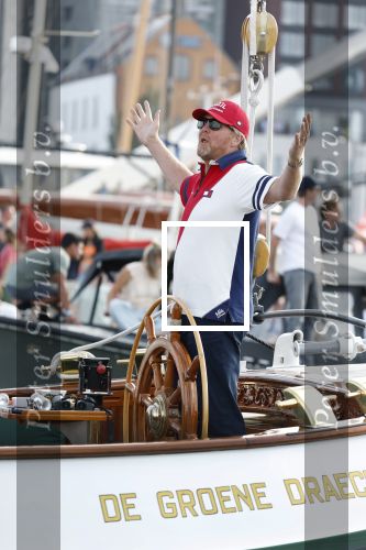 Amsterdam 20 augustus 2025
Koning Willem Alexander Prinses Mabel en (prinses Luana ) Gravin Luana op de groene Draeck tijdens de eerste dag van Sail Amsterdam . Er vaart ongelofelijk veel beveiliging Politie in boten op jet skis en een speciaal beveiligingsteam van de Marechaussee BSB ( Brigade Speciale Beveiligingsopdrachten ) mee met de groene Draeck