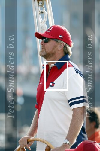 Amsterdam 20 augustus 2025
Koning Willem Alexander Prinses Mabel en (prinses Luana ) Gravin Luana op de groene Draeck tijdens de eerste dag van Sail Amsterdam . Er vaart ongelofelijk veel beveiliging Politie in boten op jet skis en een speciaal beveiligingsteam van de Marechaussee BSB ( Brigade Speciale Beveiligingsopdrachten ) mee met de groene Draeck